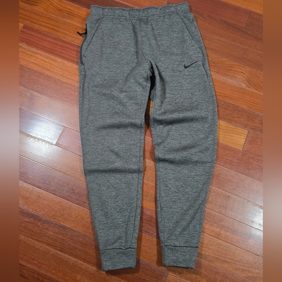 Nike Therma Fit Men's Gray Joggers Tapered Training Pants Size S - Picture 1 of 11